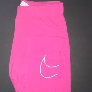 • pink nike leggings